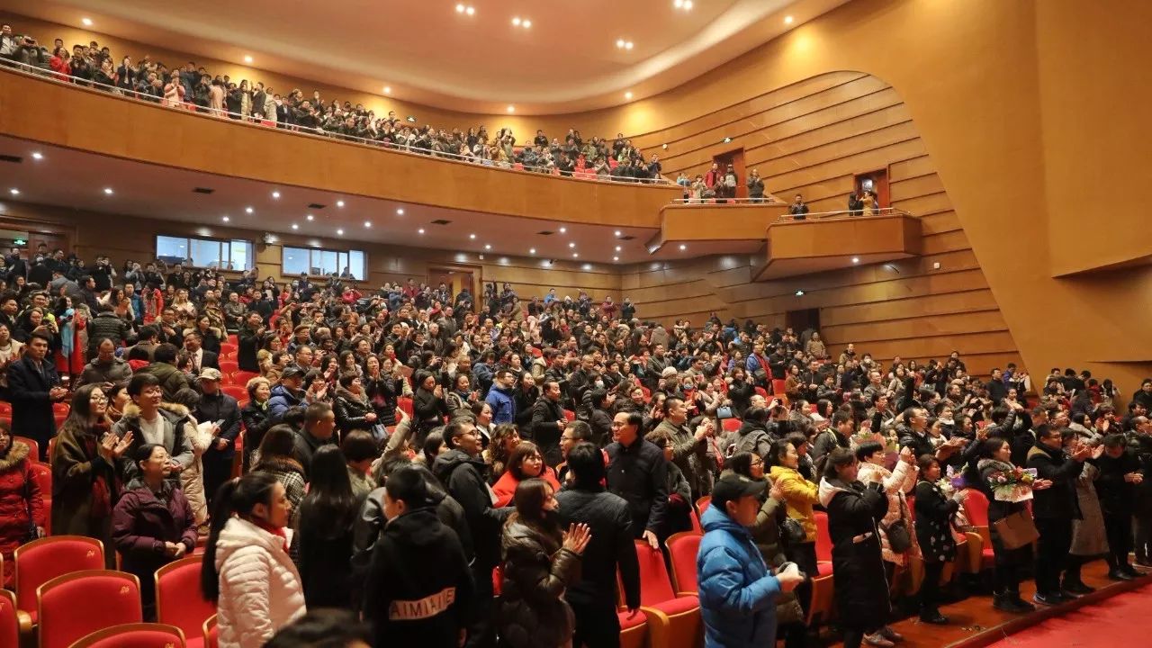 爱游戏官网-Ning重返赛场，表现优异首场状态出色，切尔西观众沸腾！赢得满堂喝彩的简单介绍